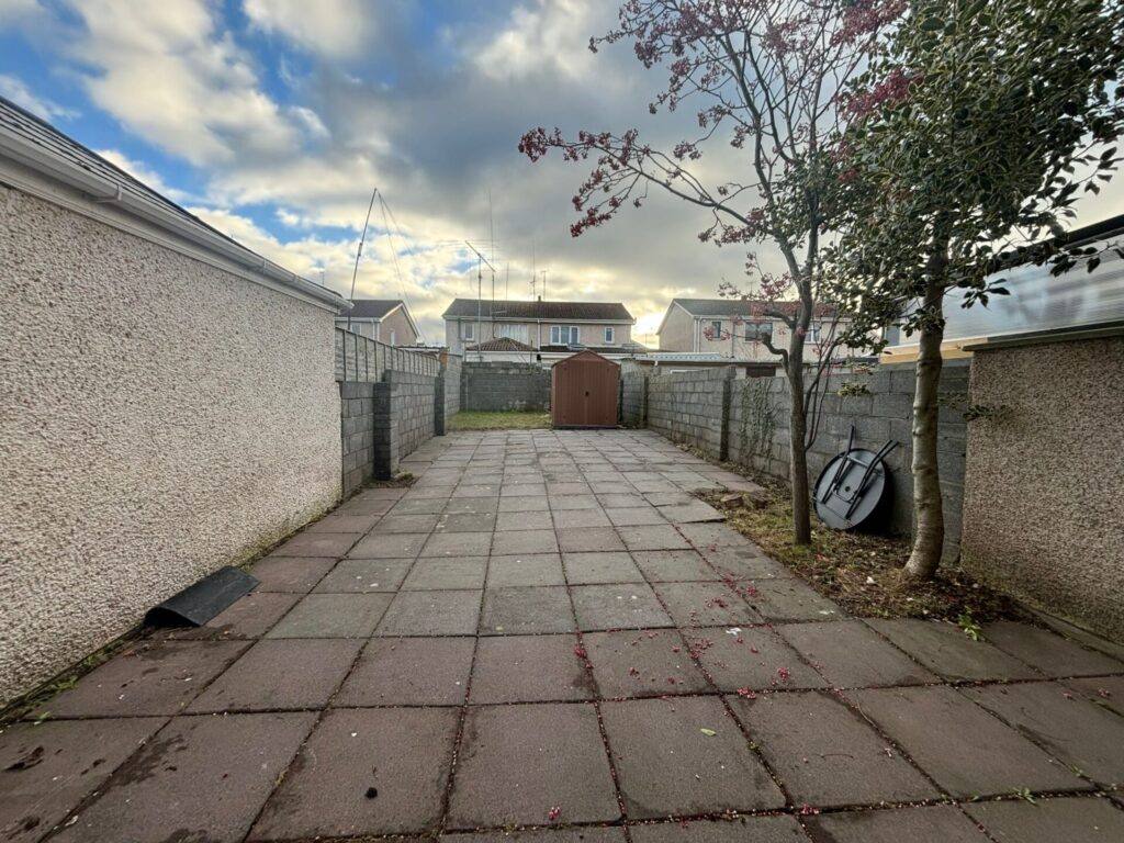 196 Cedarfield, Donore Road, Drogheda, Co. Louth.