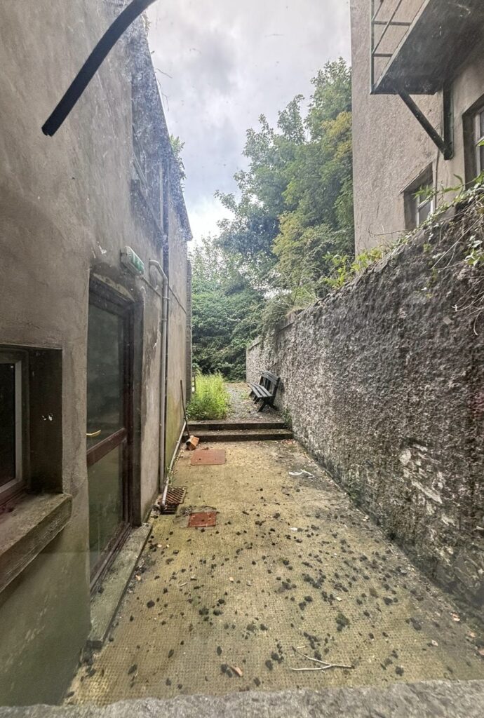 35 Seatown Place, Dundalk, Co. Louth 35 Seatown Place, Dundalk, Co. Louth