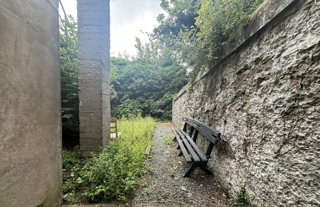 35 Seatown Place, Dundalk, Co. Louth 35 Seatown Place, Dundalk, Co. Louth