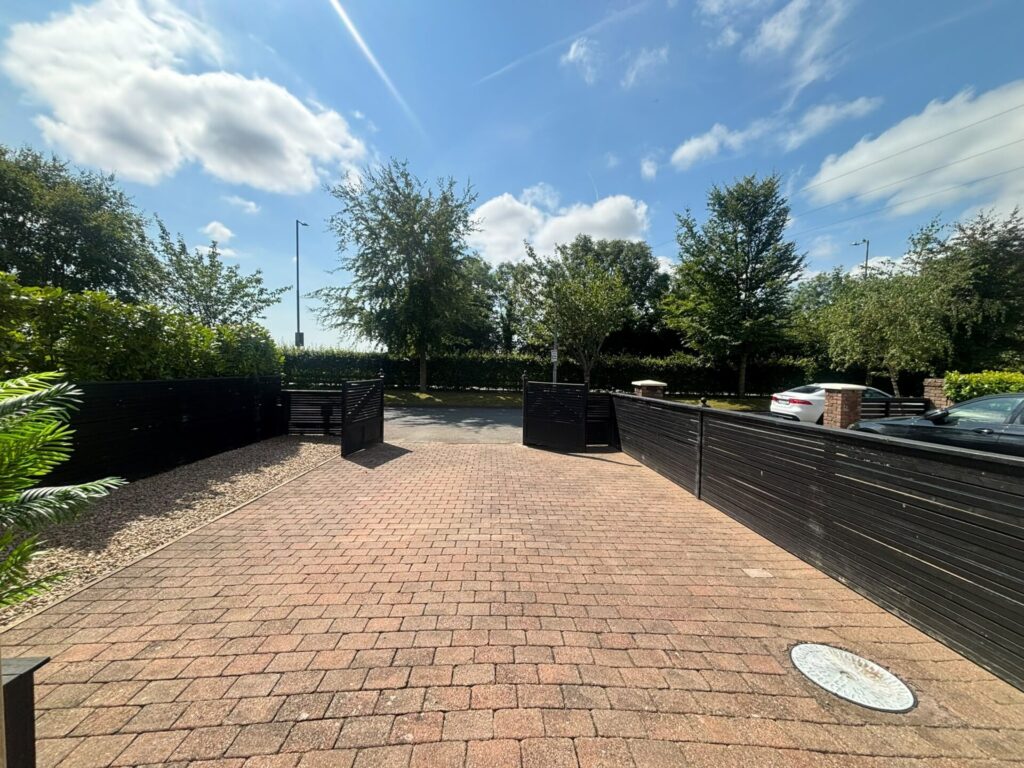 8 Gleann Alainn, Tullyallen, Co. Louth – A92 Y1K0 8 Gleann Alainn, Tullyallen, Co. Louth – A92 Y1K0