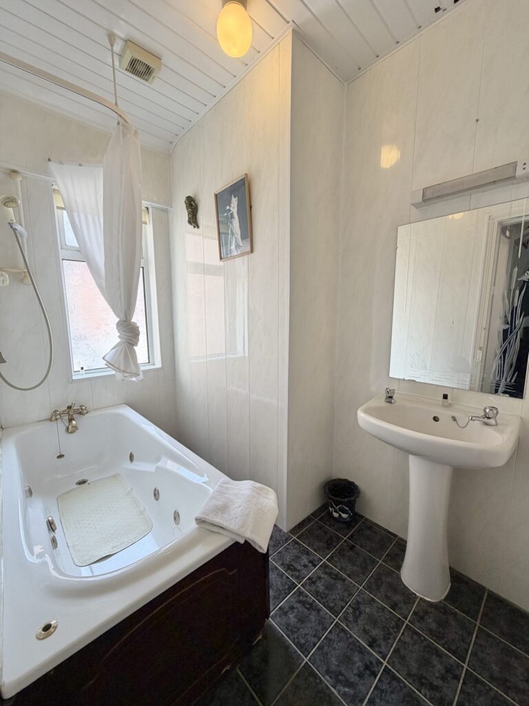 “Ardrose”, 5 The Crescent, Dundalk, Co. Louth – A91 K521 “Ardrose”, 5 The Crescent, Dundalk, Co. Louth – A91 K521