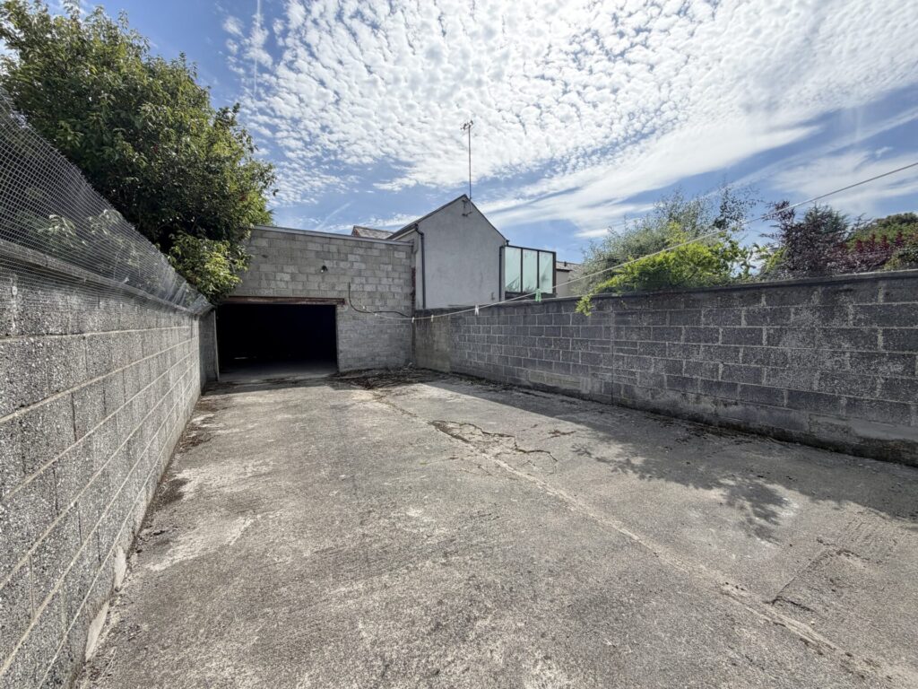 “Ardrose”, 5 The Crescent, Dundalk, Co. Louth – A91 K521 “Ardrose”, 5 The Crescent, Dundalk, Co. Louth – A91 K521